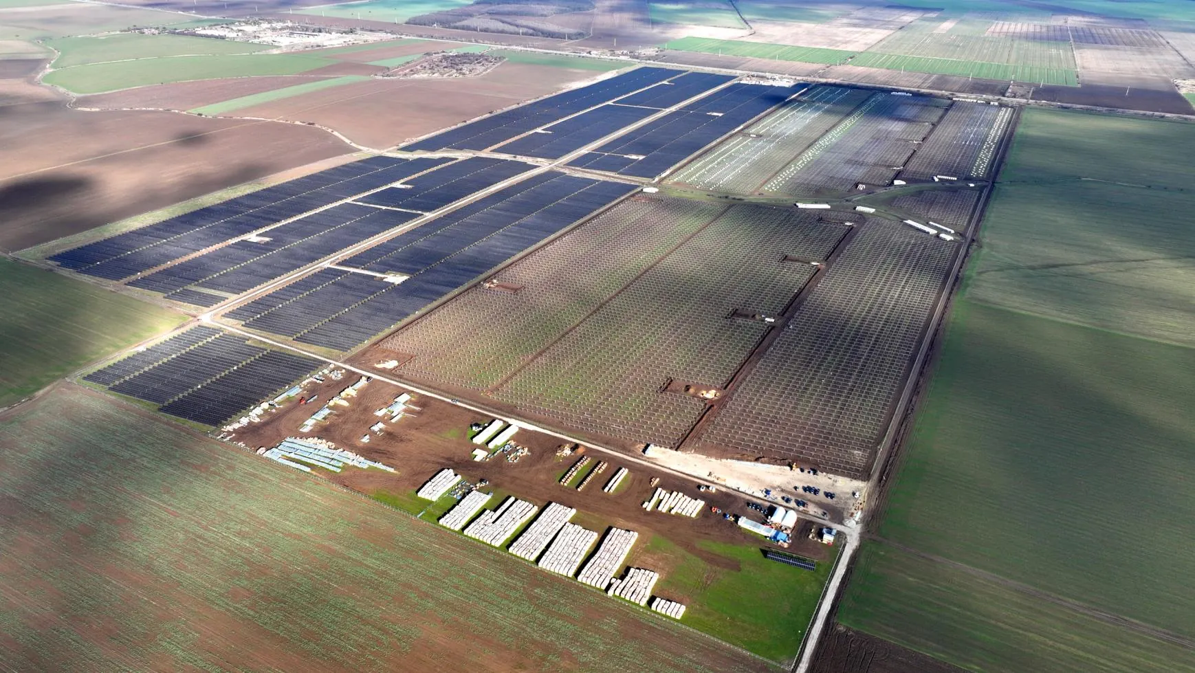 Aerial view of the Călugăreni Kinisi PV plant