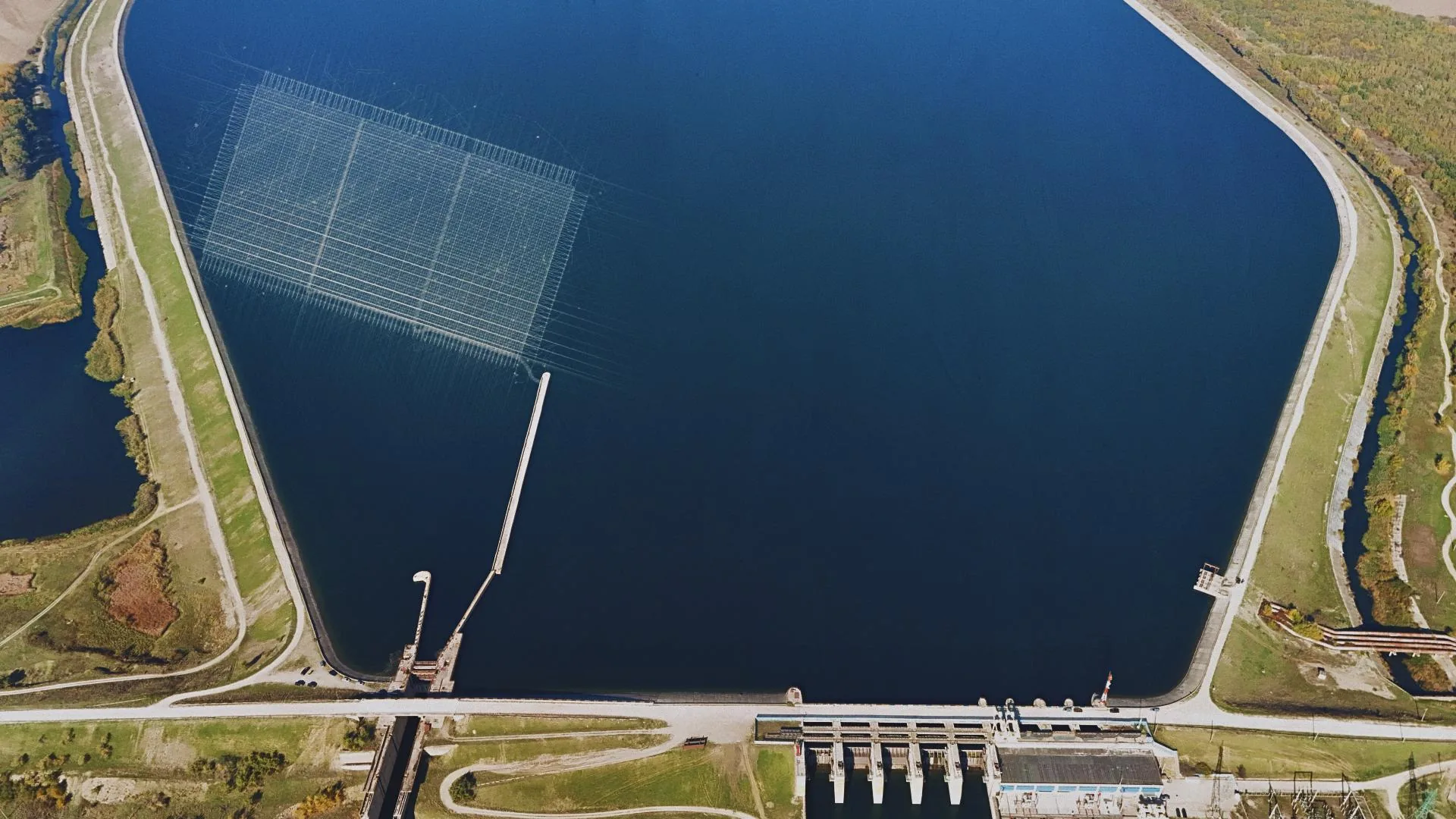 Aerial view of the Nufarul floating PV park on a hydro dam