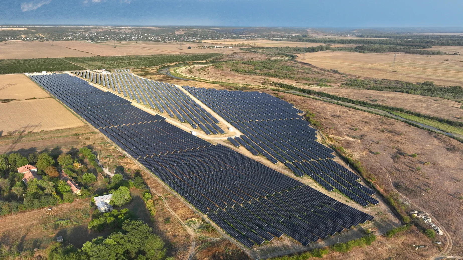 Aerial view of the Iancu Jianu PV plant