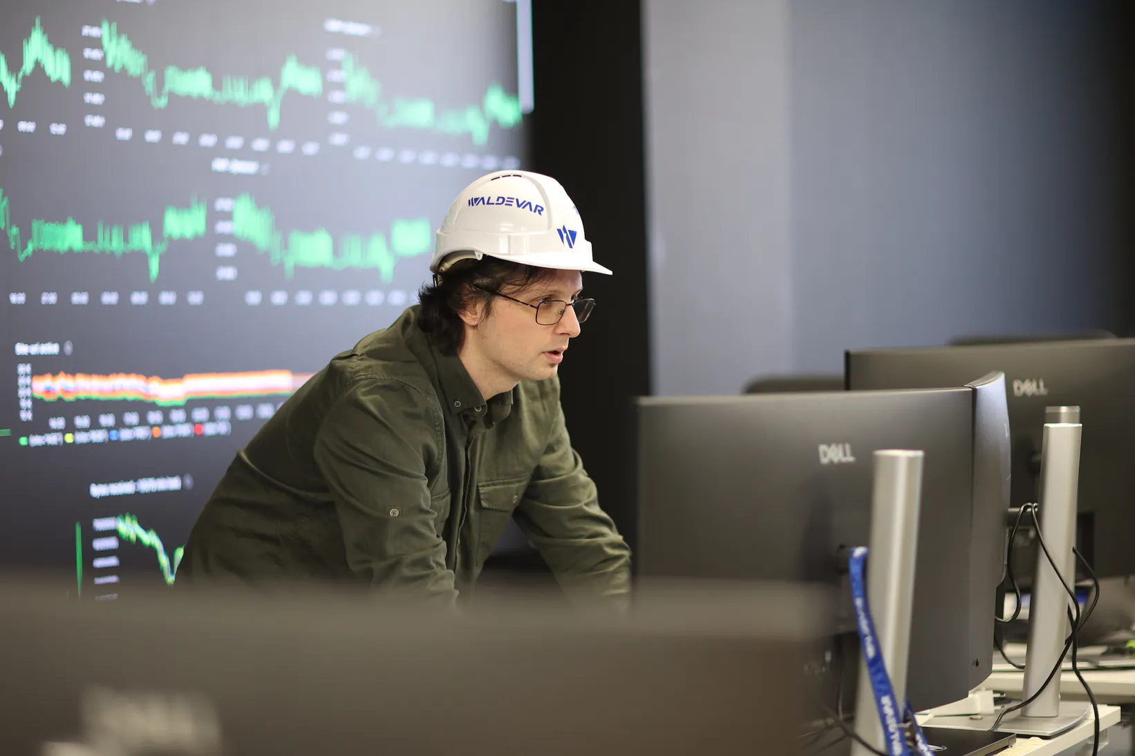 WALDEVAR engineer monitoring plant data in the control room